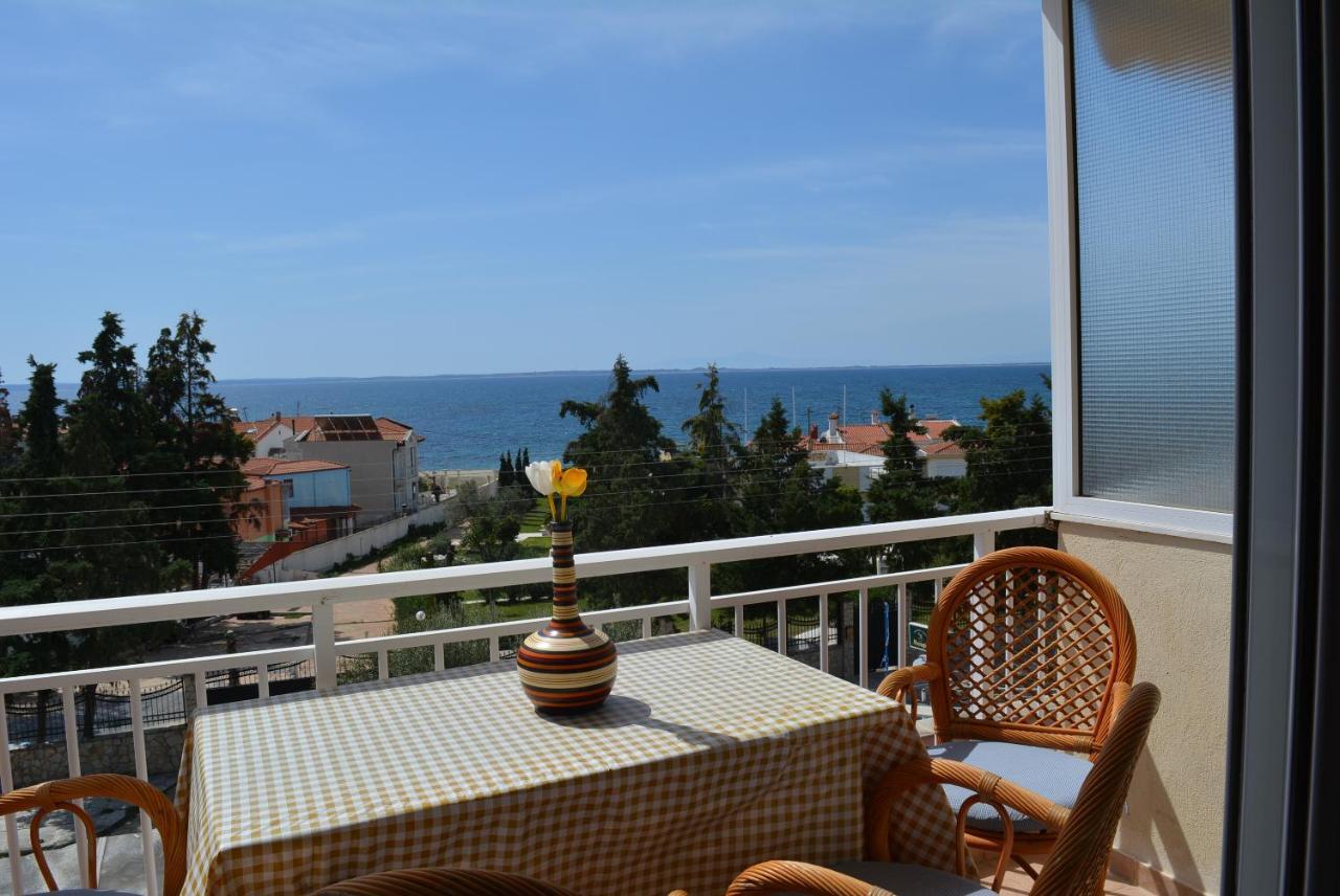 Panos Apartments Gerakini Bagian luar foto